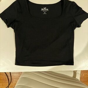 Hollister Women's Black Short Sleeve Ribbed Tee
